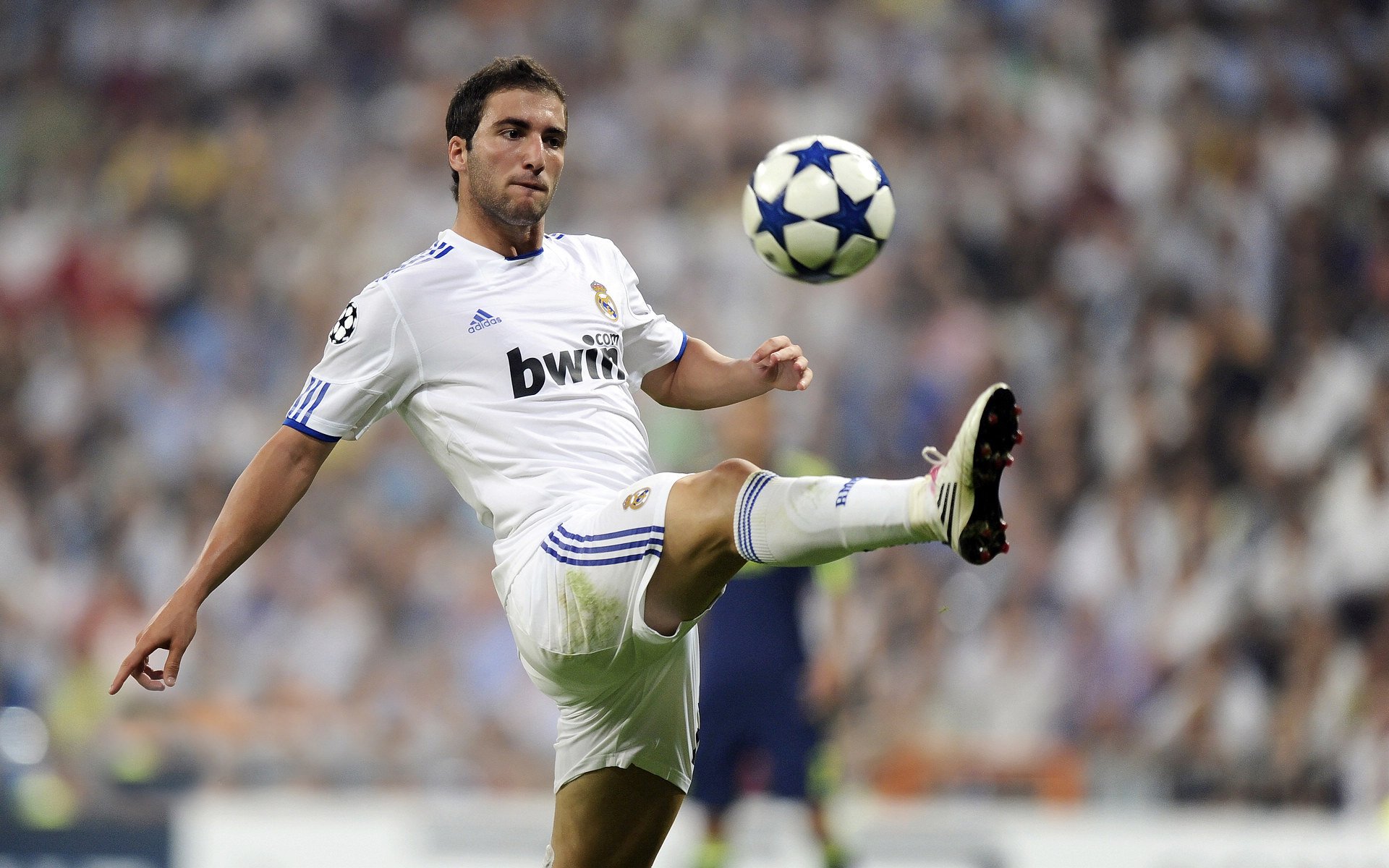 英超争冠之夜，穆勒末节接管比赛