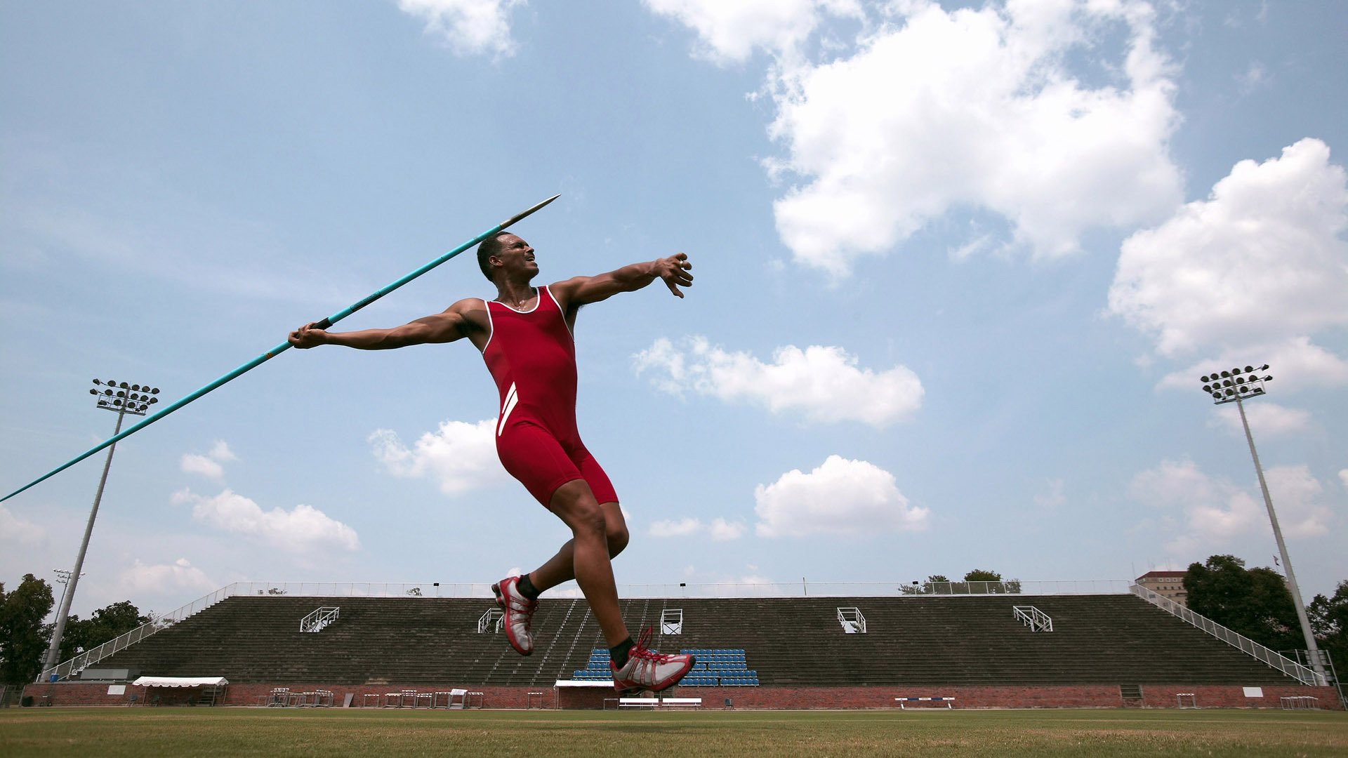 突尼斯连续得分压制皇家社会，奥斯梅恩末节接管比赛
